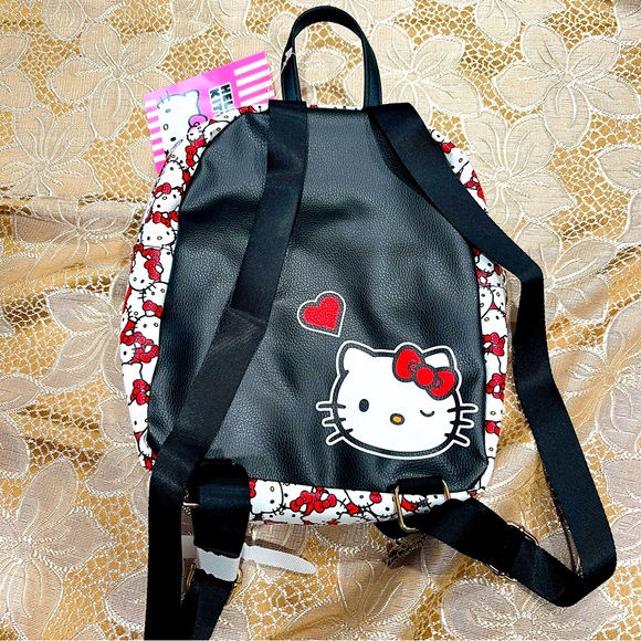 Hello kitty backpack - Picture 2 of 2